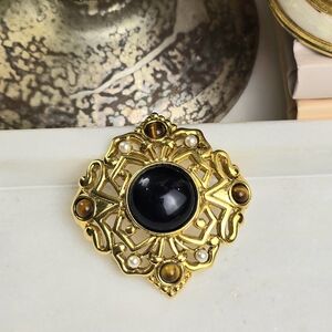 AVANTE Vintage Gold And Black Cabachon With Tiger Eye And Pearl Accents Brooch.